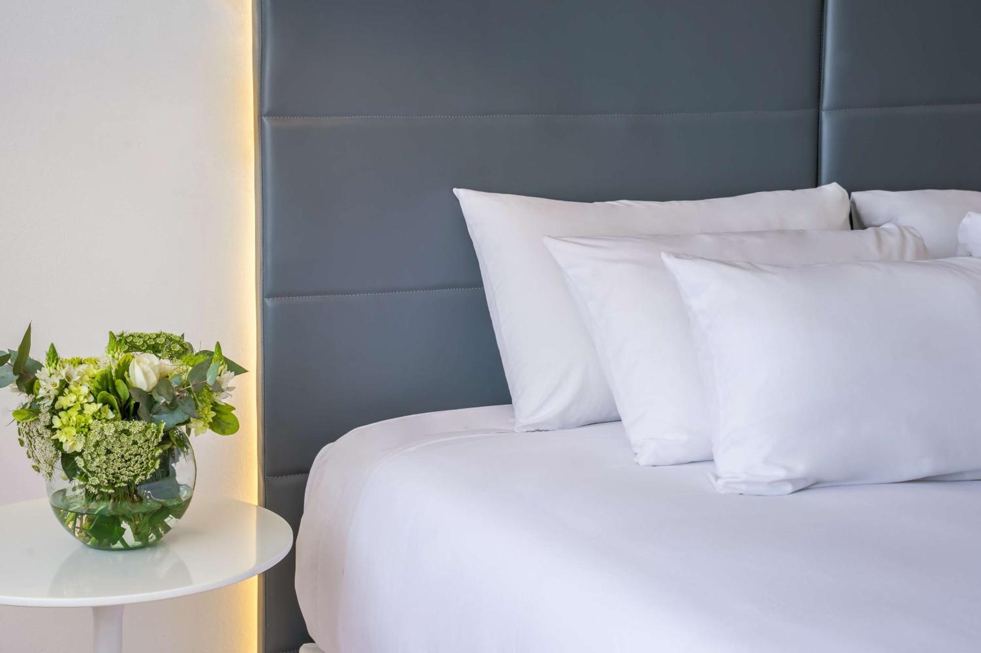 Nh Collection Casacostanera Hotel